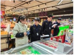 江西省會昌縣市場監(jiān)管局開展節(jié)日食品安全專項(xiàng)檢查