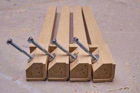 曼叔工業(yè) 以匠心與自然，重塑木制家具的藝術(shù)與實(shí)用之美